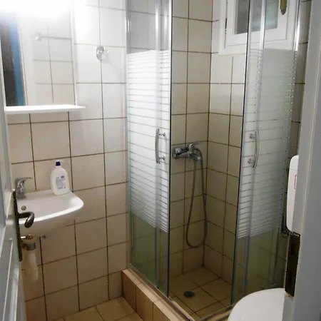 Milos Daire Áyios Nikítas