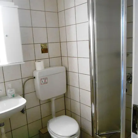 Daire Milos Áyios Nikítas