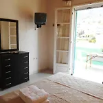 Milos Apartment Agios Nikitas