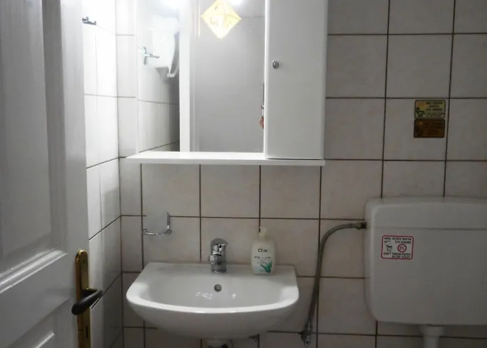 Milos * Agios Nikitas