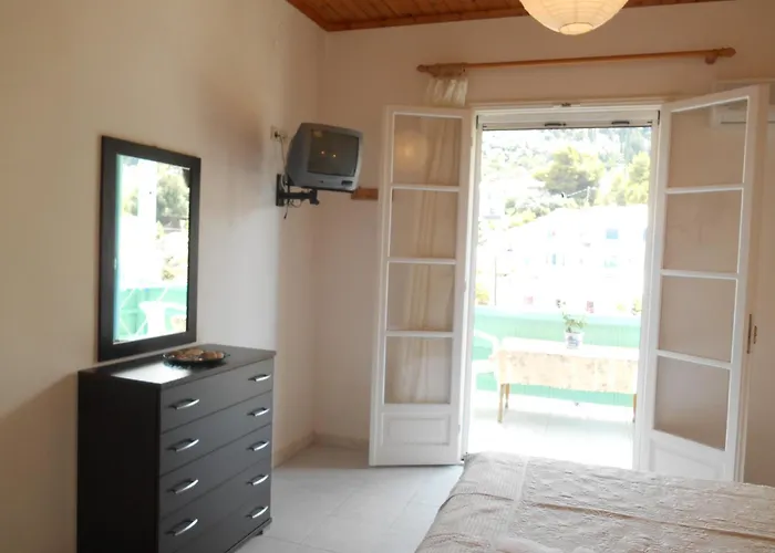 Milos * Agios Nikitas