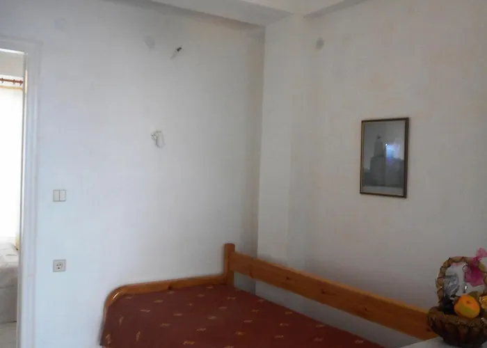 Milos Áyios Nikítas